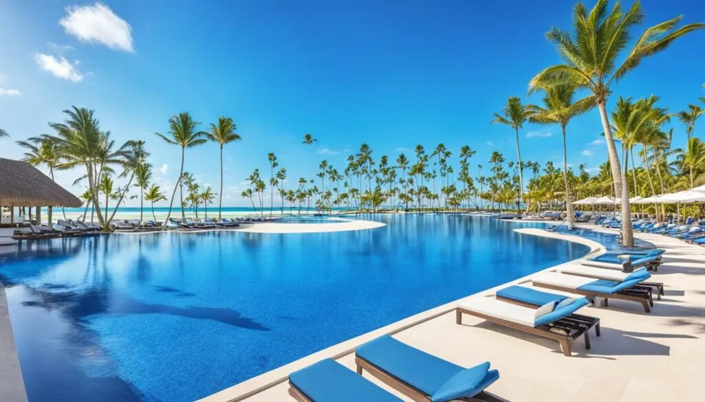 fotos de las playas y piscinas de Royalton Chic Punta Cana